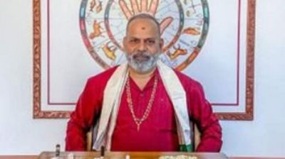 শেখ হাসিনার পতনের ভবিষ্যদ্বাণী করেছিলেন ভারতীয় জ্যোতিষী