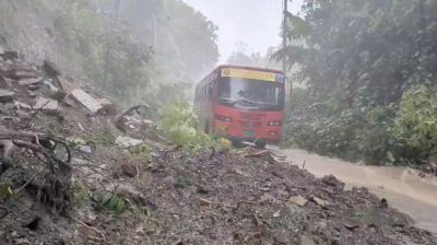 খাগড়াছড়িতে পাহাড় ধস, ৫ ঘণ্টা পর যান চলাচল স্বাভাবিক