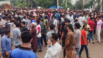নরসিংদীতে শিক্ষার্থীদের বিক্ষোভ, মহাসড়ক অবরোধ
