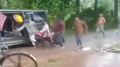 নোয়াখালীর সেই নারীকে তার স্বামীর অপহরণ চেষ্টা