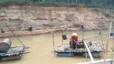 শেরপুরে মহারশি থেকে বালু উত্তোলন বন্ধ, ৫ শতাধিক শ্রমিক বেকার 