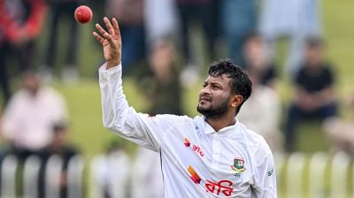 মামলার খড়গ মাথায় নিয়েই সাকিবের বিশ্বরেকর্ড