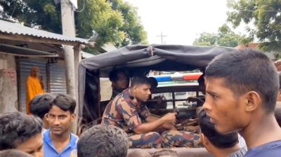 শিবগঞ্জ সীমান্তে তিনটি গরুসহ ৫ ভারতীয় নাগরিক আটক