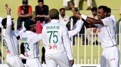 ৯৪ রানে এগিয়ে থেকে দিন শেষ বাংলাদেশের