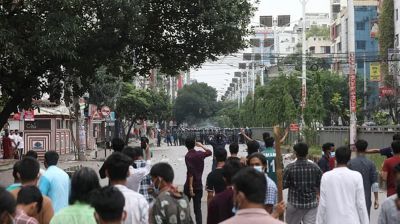 উত্তরায় ধাওয়া পাল্টা ধাওয়া, সাউন্ড গ্রেনেড-কাঁদানে গ্যাসের শেল নিক্ষেপ