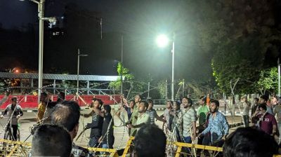 বঙ্গবন্ধুর প্রতিকৃতিতে শ্রদ্ধা, লাঠিসোঁটা নিয়ে হামলা-মারধর