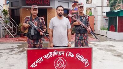 দেশ ছেড়ে পালানোর সময় ছাত্রলীগ নেতা আটক