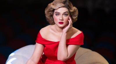 বিমানবন্দরে দেড় ঘণ্টা বসে ছিলেন মাহি