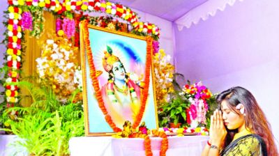 জন্মাষ্টমীতে বন্যার্তদের জন্য প্রার্থনা 