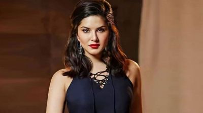 যে কারণে অতীত মুছতে পারছেন না সানি লিওন
