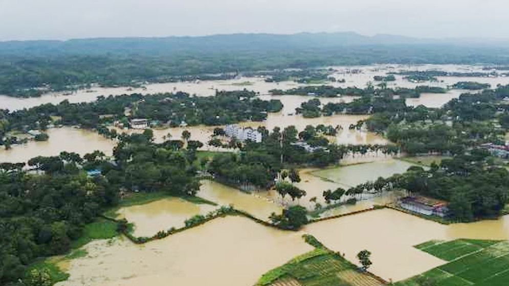 বন্যার্তদের জন্য ১ কোটি ৩০ লাখ টাকা সহায়তা রেল কর্মীদের