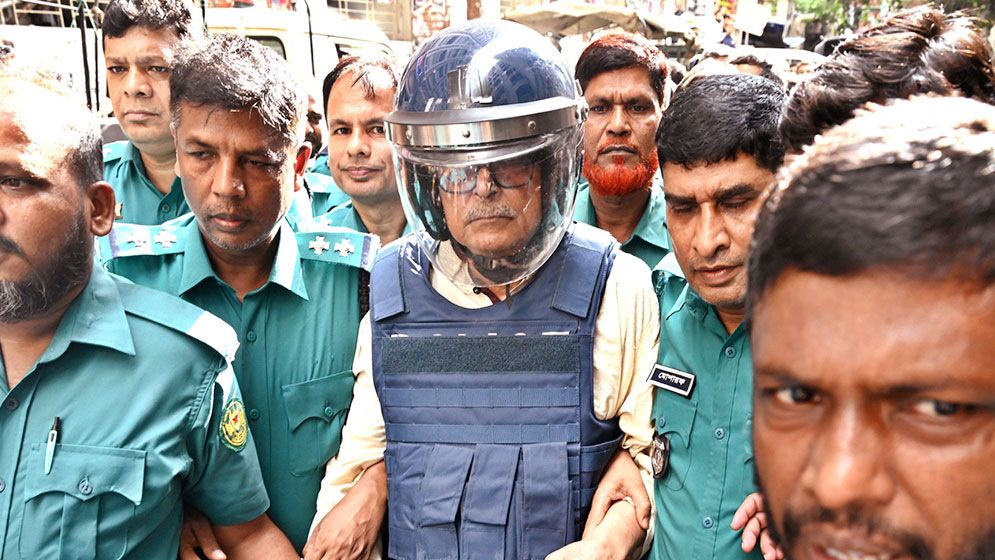 আদালতে রাশেদ খান মেননের বিরুদ্ধে বিক্ষোভ