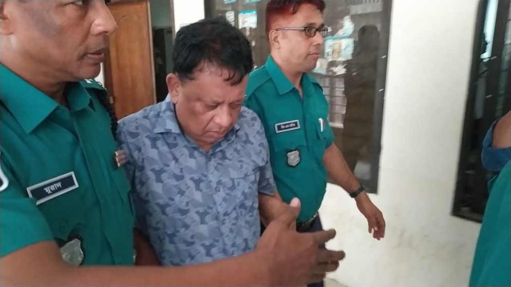 আলোচিত সেই সচিব শাহ কামাল রিমান্ডে