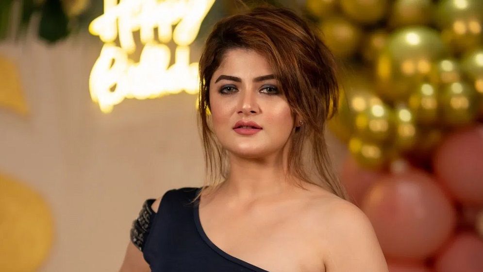 ‘মেকআপ ছাড়া শ্রাবন্তী বেশি সুন্দর’