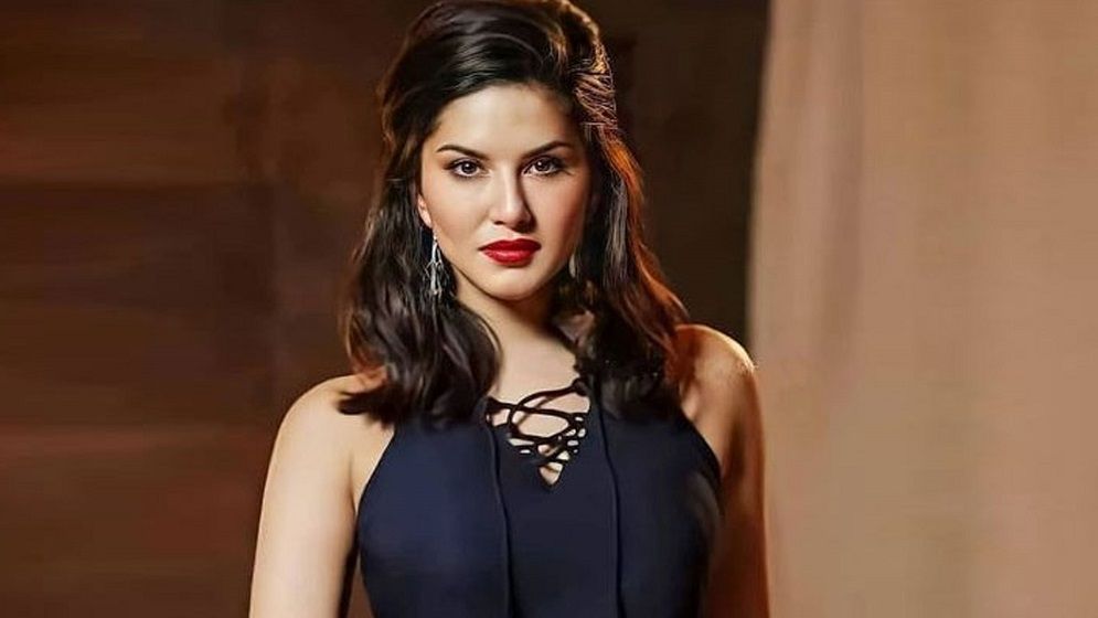 যে কারণে অতীত মুছতে পারছেন না সানি লিওন