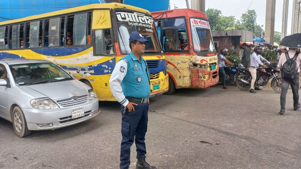 সড়কে ফিরলো ট্রাফিক পুলিশ