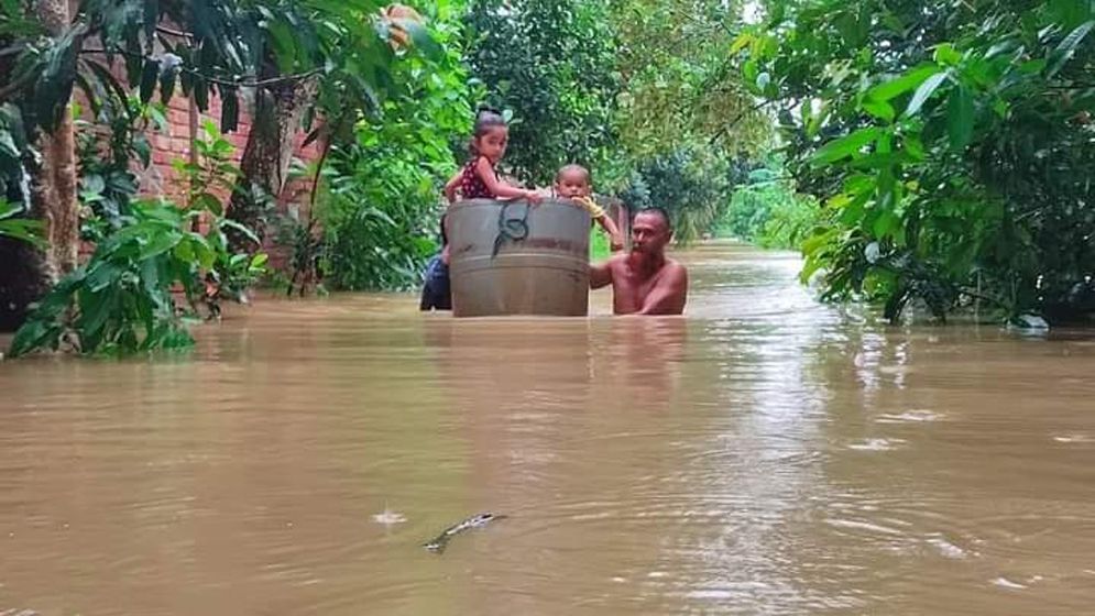 ভয়াবহ বন্যার কবলে ফেনীর উত্তরাঞ্চল, পানিবন্দি লক্ষাধিক মানুষ