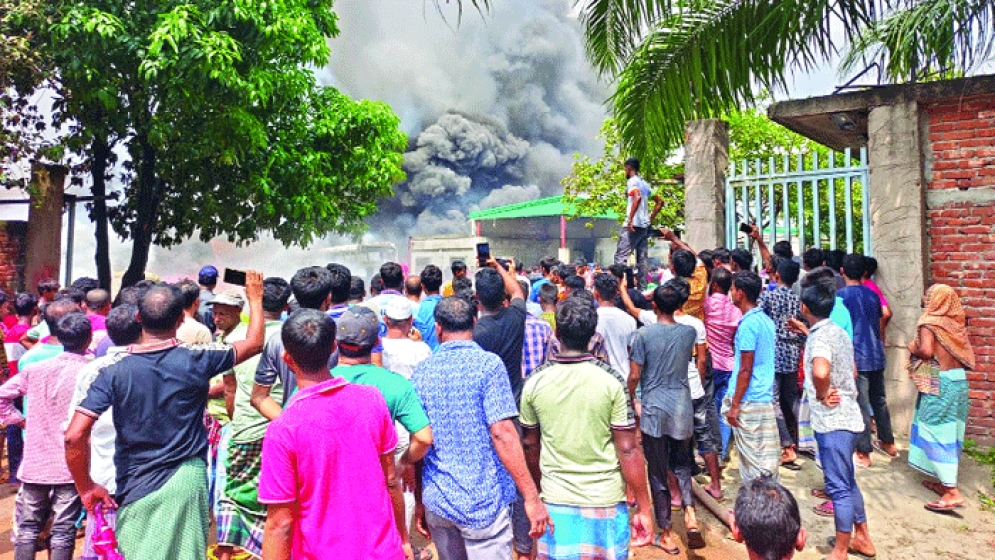 গাজীপুর সাভার আশুলিয়ার ১১৪ পোশাক কারখানা বন্ধ