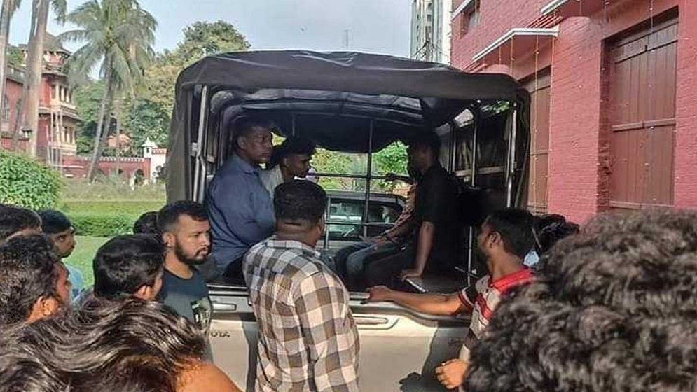 ঢাবির হলে পিটিয়ে যুবককে হত্যা: ২ শিক্ষার্থী আটক 