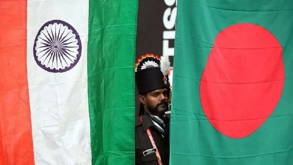 বাংলাদেশে নজর রাখতে ভারতের প্রতিরক্ষামন্ত্রীর নির্দেশ, ‘বাগযুদ্ধে’ দুই দেশের বিশেষজ্ঞরা