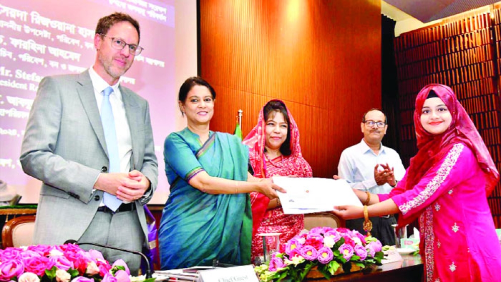 পরিবেশবান্ধব প্রযুক্তি ব্যবহারের আহ্বান পরিবেশ উপদেষ্টার