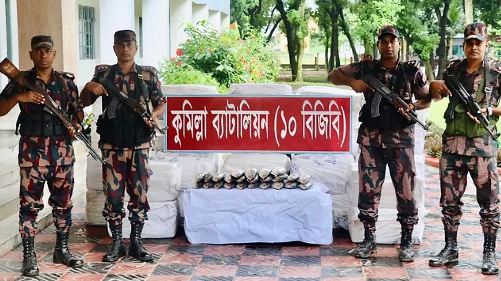 ভারতে পাচারের সময় ৮৫০ কেজি ইলিশ জব্দ