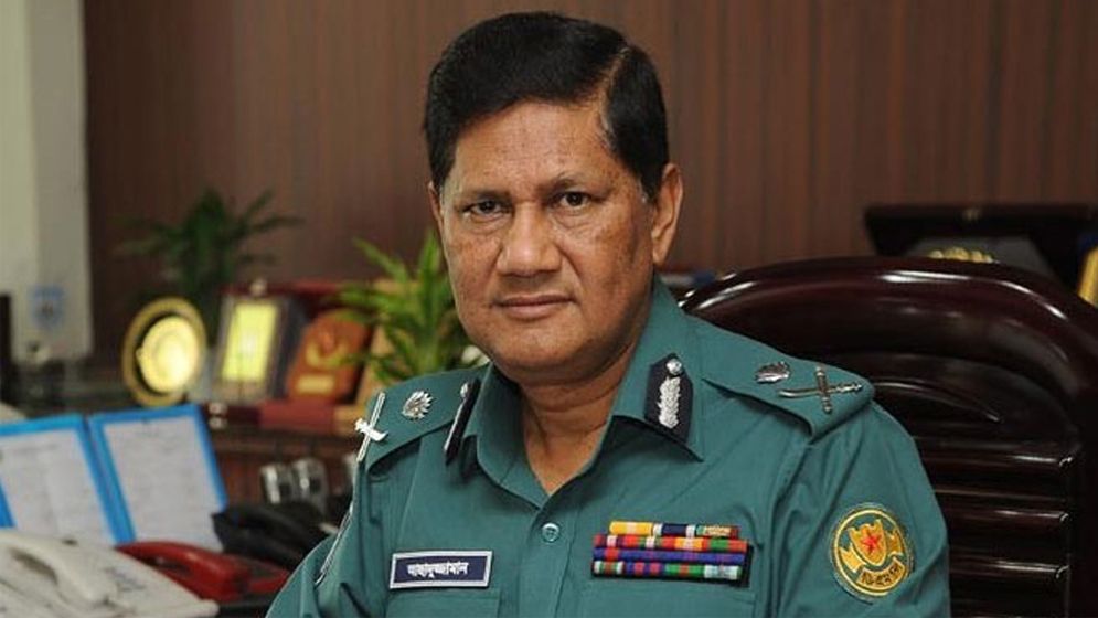 সাবেক ডিএমপি কমিশনার আছাদুজ্জামান আদালতে