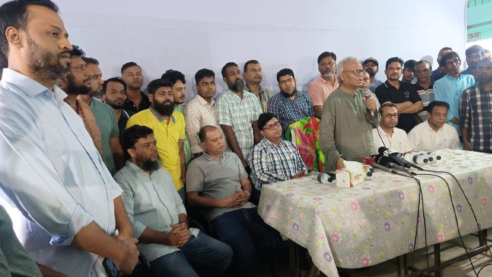 শহীদ পারভেজ এবং সৈকত চন্দ্রের পরিবারের পাশে তারেক রহমান