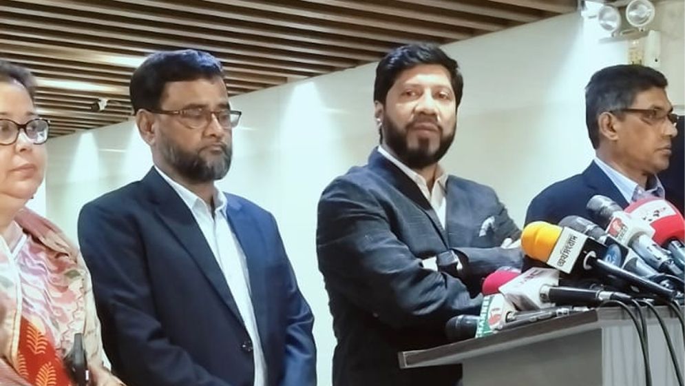 সংবাদ সম্মেলনে তোপের মুখে বিএসইসির চেয়ারম্যান