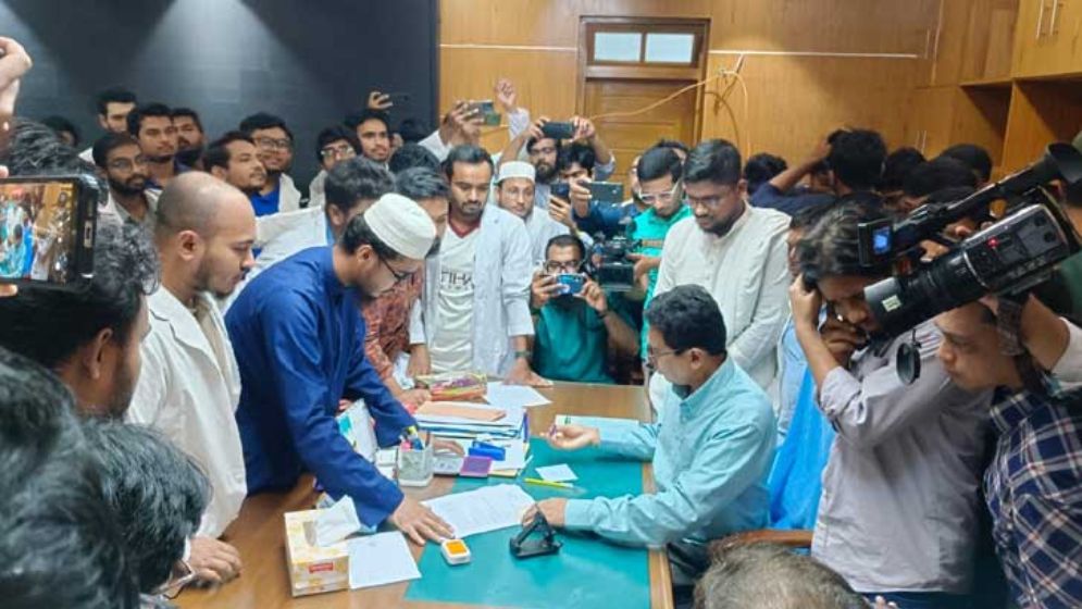 বরিশাল শেবাচিম উপাধ্যক্ষসহ ১২ চিকিৎসক অবাঞ্ছিত