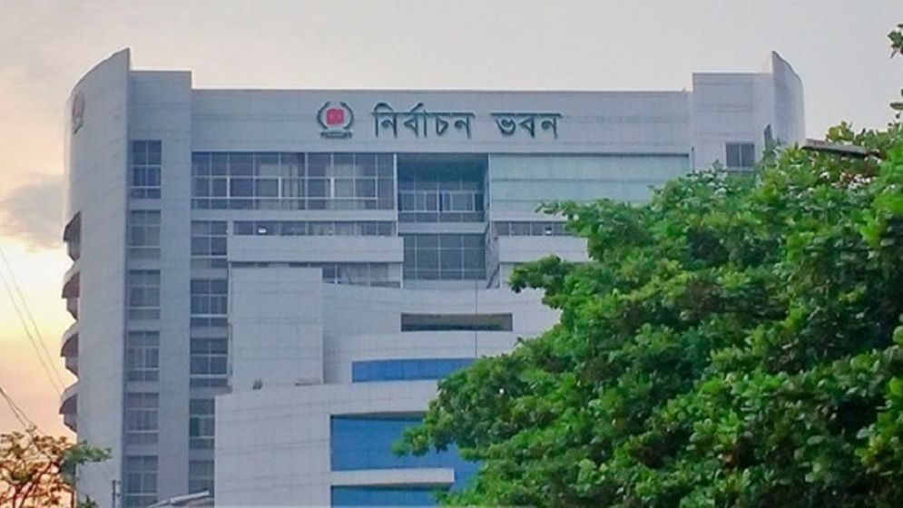 নির্বাচন কমিশনের তিন কর্মকর্তাকে ওএসডি