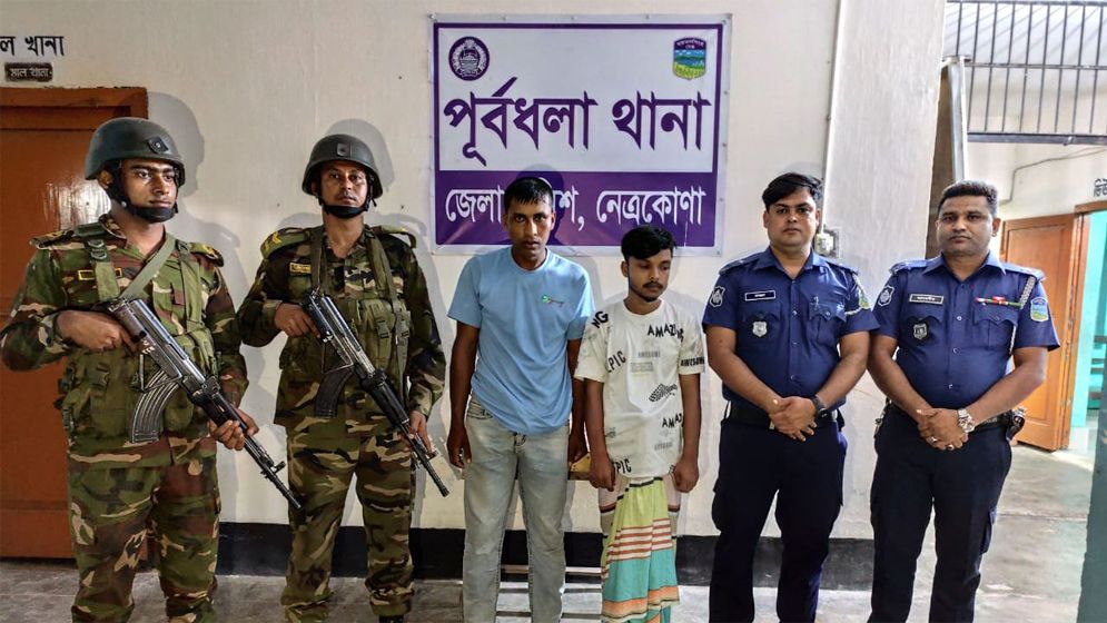 নারীর গোসলের দৃশ্য ধারণের অভিযোগে দুই টিকটকার আটক