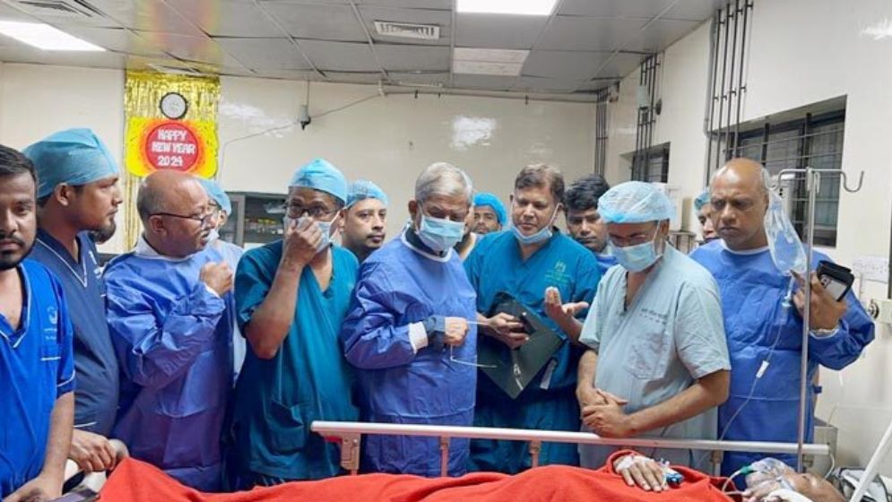 গোপালগঞ্জে হামলায় আহত জিলানীকে দেখতে হাসপাতালে ফখরুল
