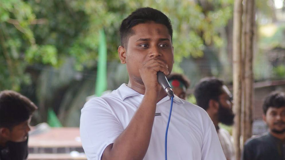 সিঙ্গাপুরে না গিয়ে দেশের চিকিৎসা ব্যবস্থা সিঙ্গাপুরের মতো করুন: হাসনাত আবদুল্লাহ