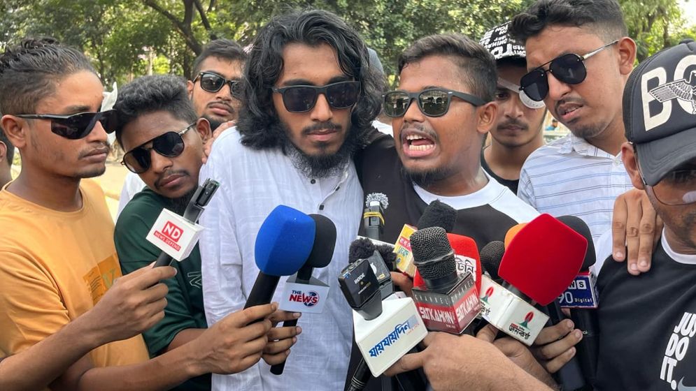 সচিবালয়ের সামনে আন্দোলনে আহত বঞ্চিত শিক্ষার্থীদের অবস্থান