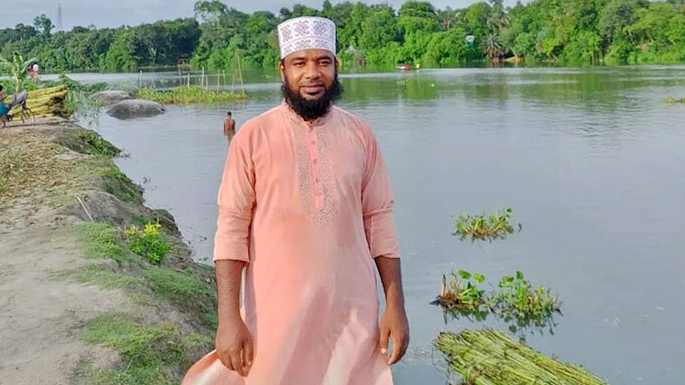 সাবেক বিচারপতি মানিক ও সালমান এফ রহমানকে নিয়ে সমালোচনা, ইমাম বরখাস্ত