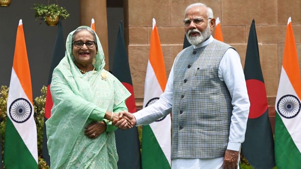 বাংলাদেশ নিয়ে উভয় সংকটে ভারত, কী করবে হাসিনাকে নিয়ে