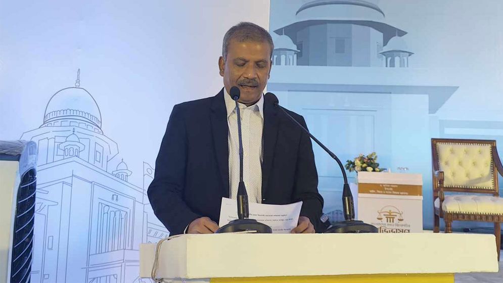 বিচারপতিদের উদ্দেশে যা বললেন আইন উপদেষ্টা