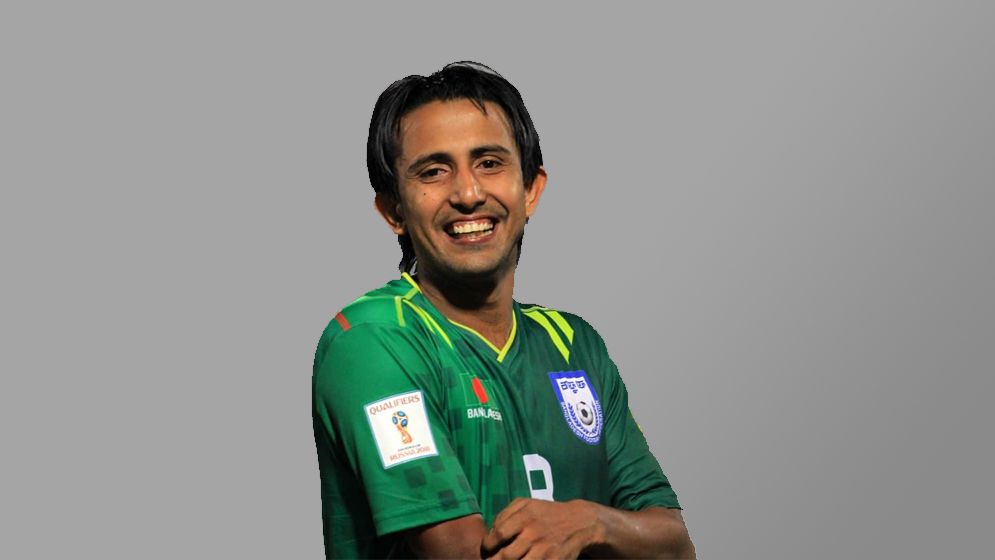 ফুটবল দলের সাবেক অধিনায়কের বাড়িতে হামলা