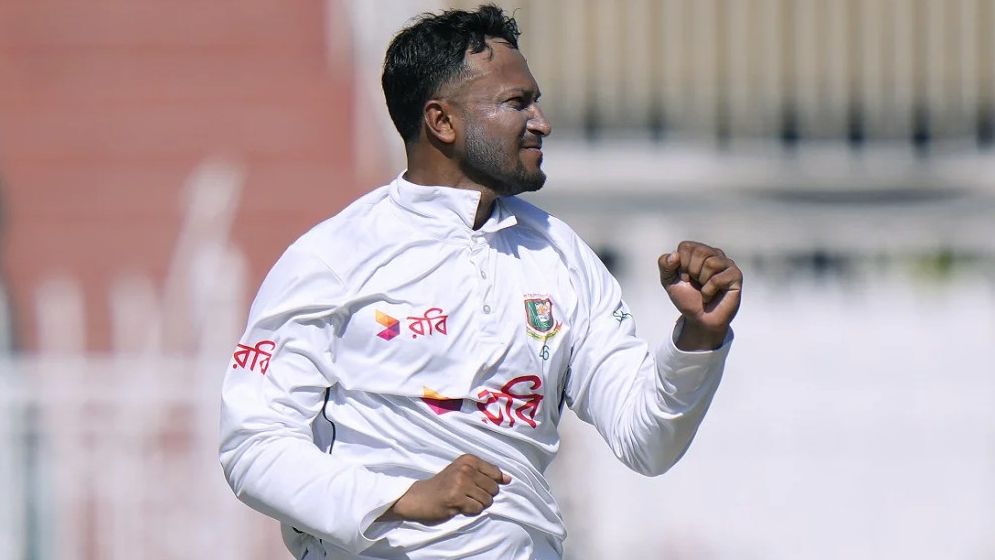 বোলিংয়ে ব্যর্থতার দিনেও সাকিবের রেকর্ড