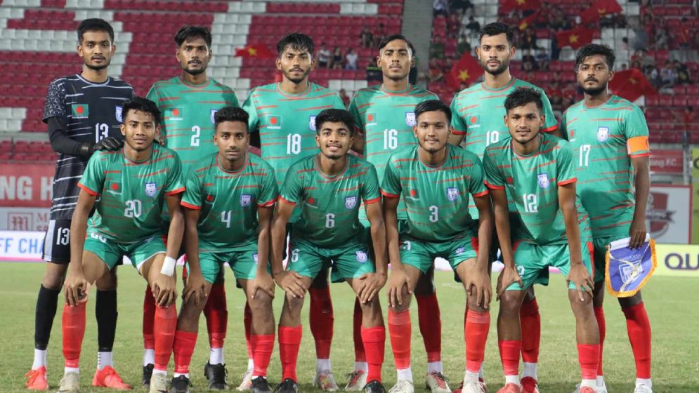 গোলরক্ষকের হাস্যকর ভুলে বিদায় বাংলাদেশের