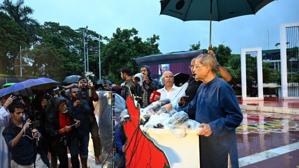 চারিদিকে বিষাক্ত নি:শ্বাস, বিভেদ সৃষ্টির পায়তারা চলছে