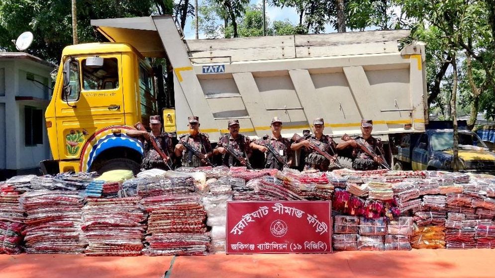 সিলেটের কানাইঘাট সীমান্তে ২ কোটি টাকার ভারতীয় কাপড় জব্দ
