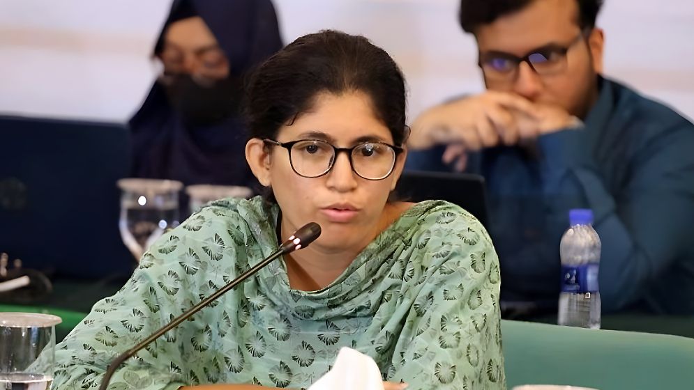 রাজনৈতিক পরিচয় প্রকাশ করে পদ ছাড়লেন উমামা ফাতেমা