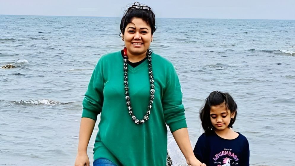 হঠাৎ আলোচনায় কেন ফারজানা ব্রাউনিয়া?
