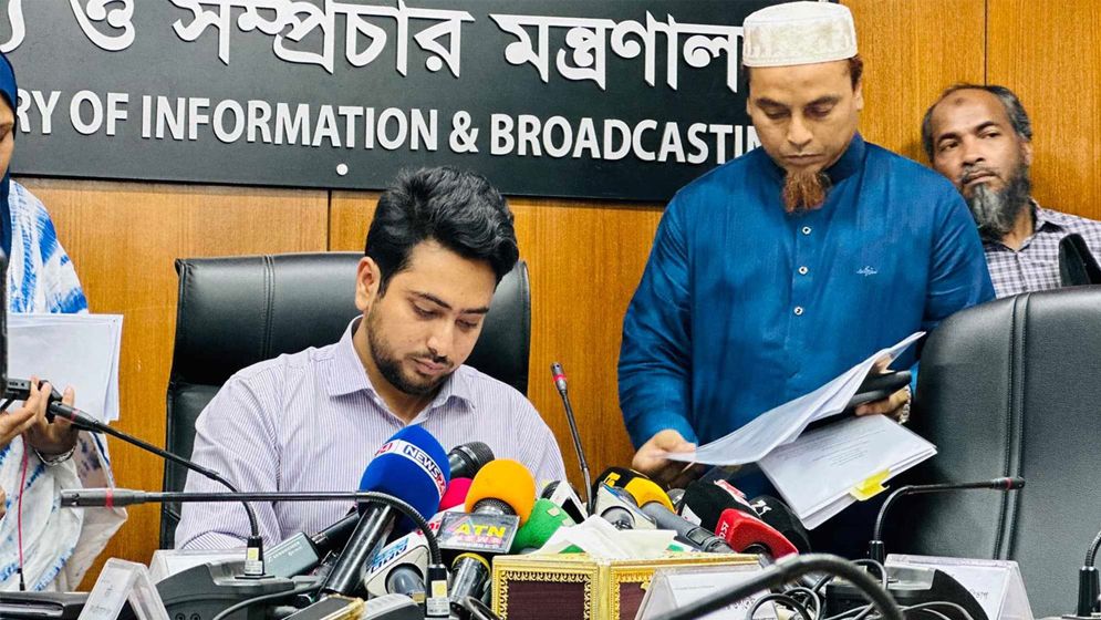 শহীদদের স্মরণসভা স্থগিত, যা জানালেন উপদেষ্টা নাহিদ