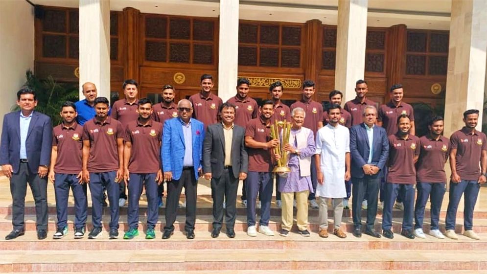 প্রধান উপদেষ্টার সঙ্গে দেখা করলেন ক্রিকেটাররা