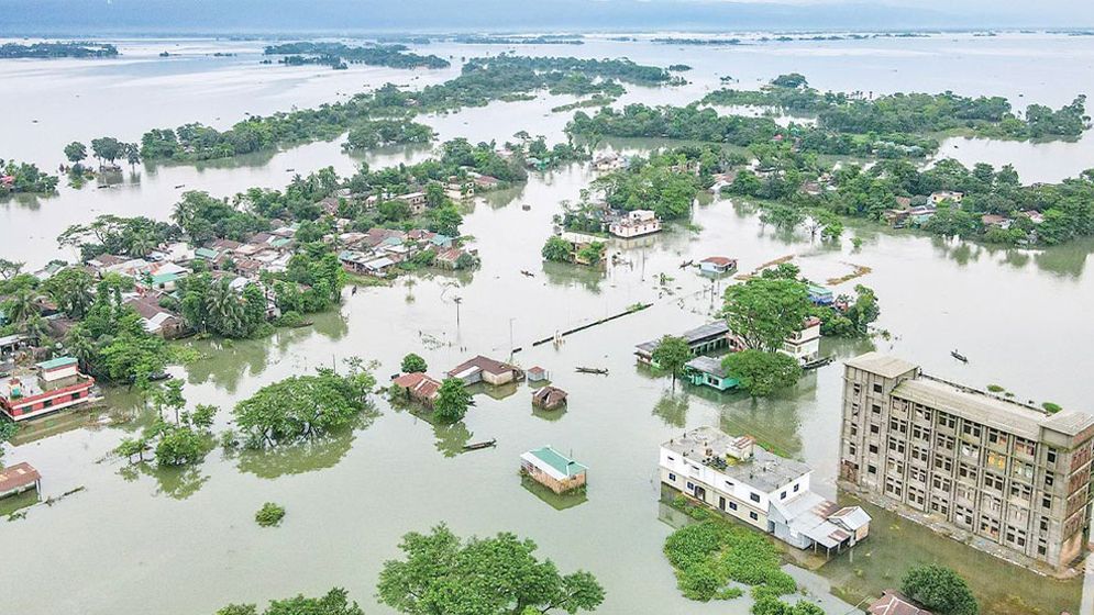 বন্যার্তদের সহযোগিতায় ঢাকাস্থ গ্রামীণ ব্যাংক অফিসার্স ক্লাব