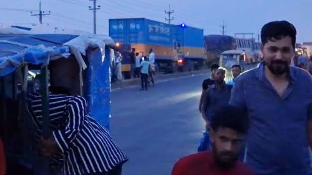 শ্রমিক আন্দোলন: ১৫ কিলোমিটার যানজট, দুর্ভোগ চরমে