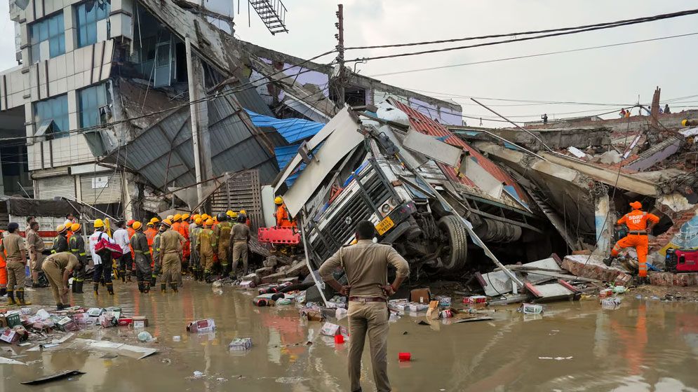 ভারতে ভবন ধসে ৮ মৃত্যু
